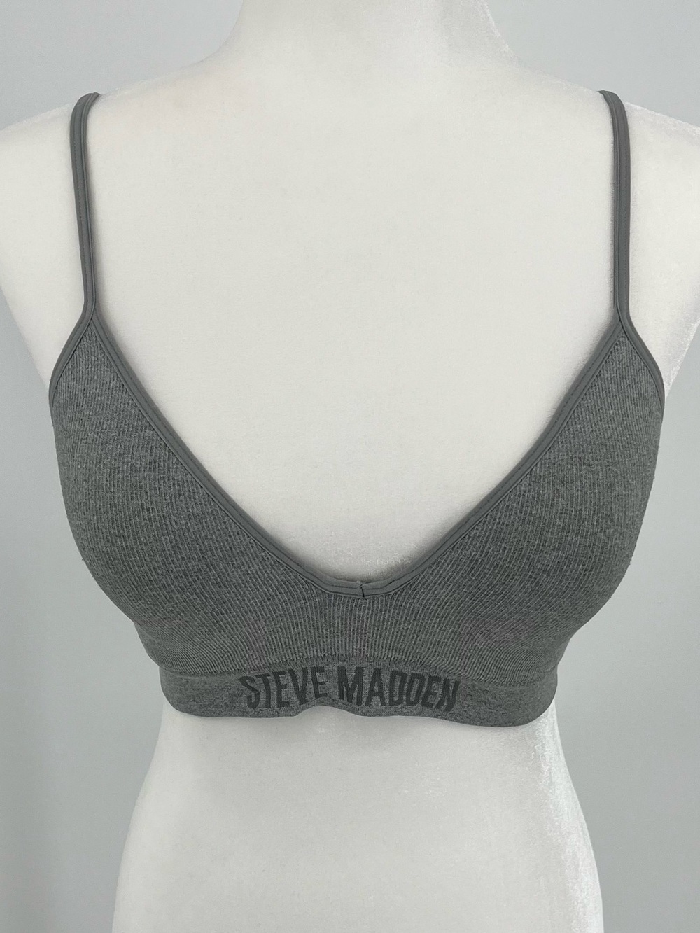 Steve Madden Gray Sports Bra Women’s Size Medium in EUC!